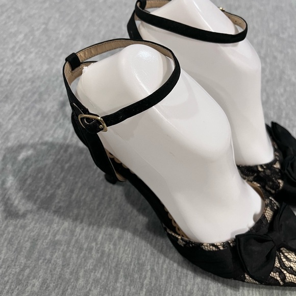 Jacqueline Ferrar Black Lace Heels - Picture 2 of 5